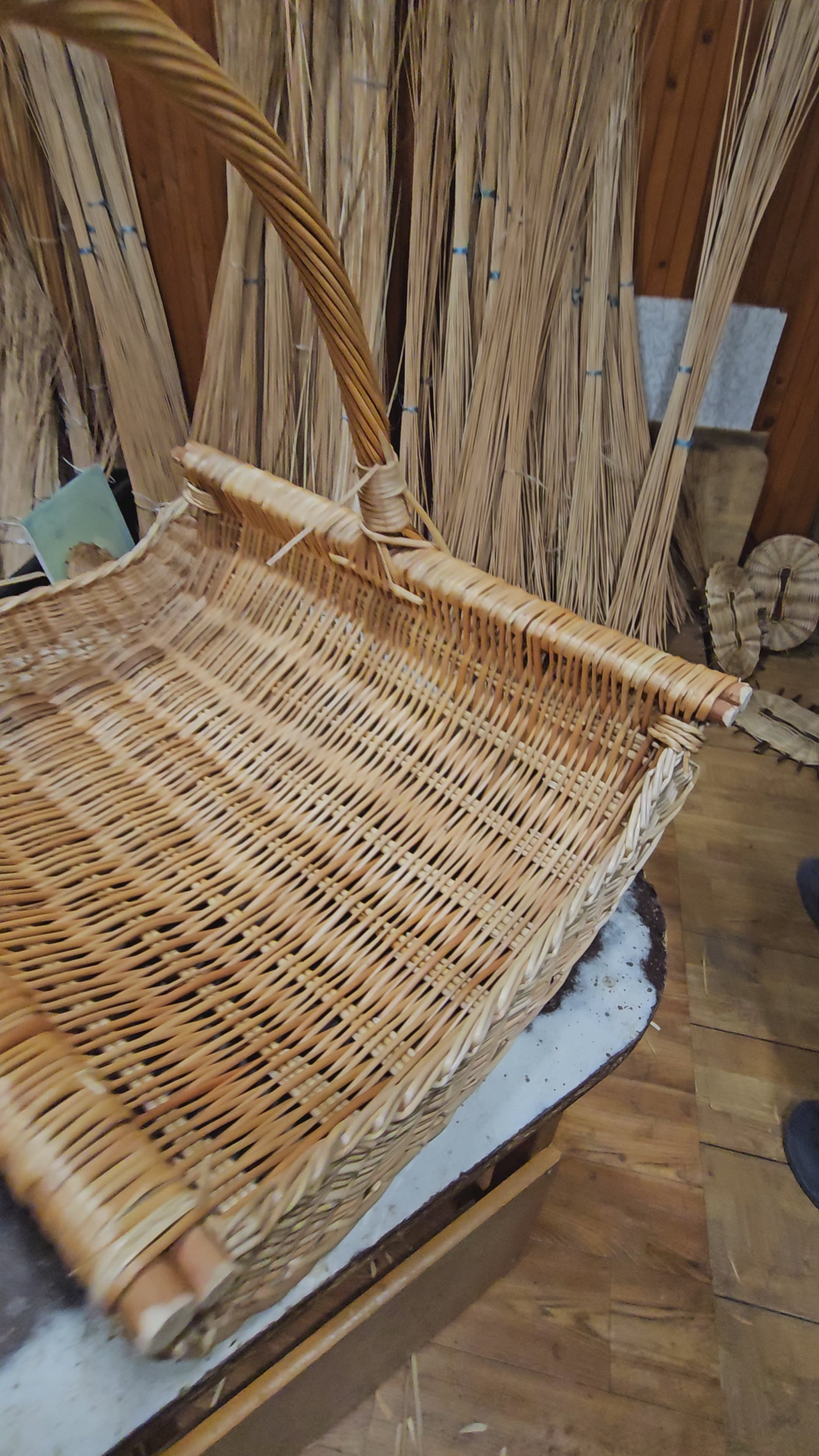 Wicker firewood basket 011r
