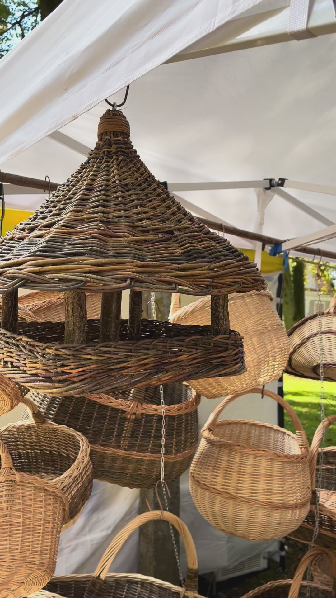 Wicker bird feeder 014b