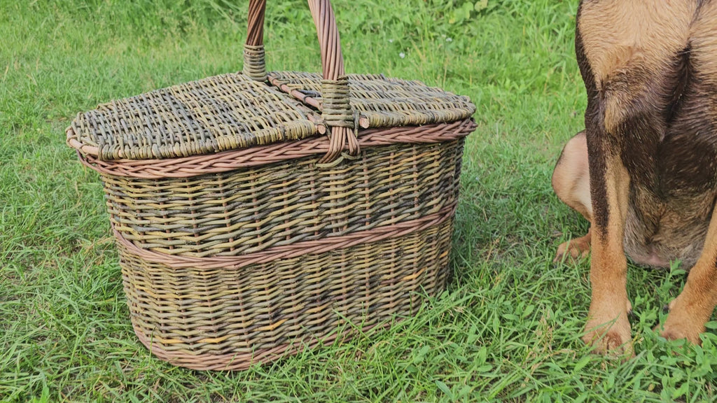 Dark picnic basket 011b