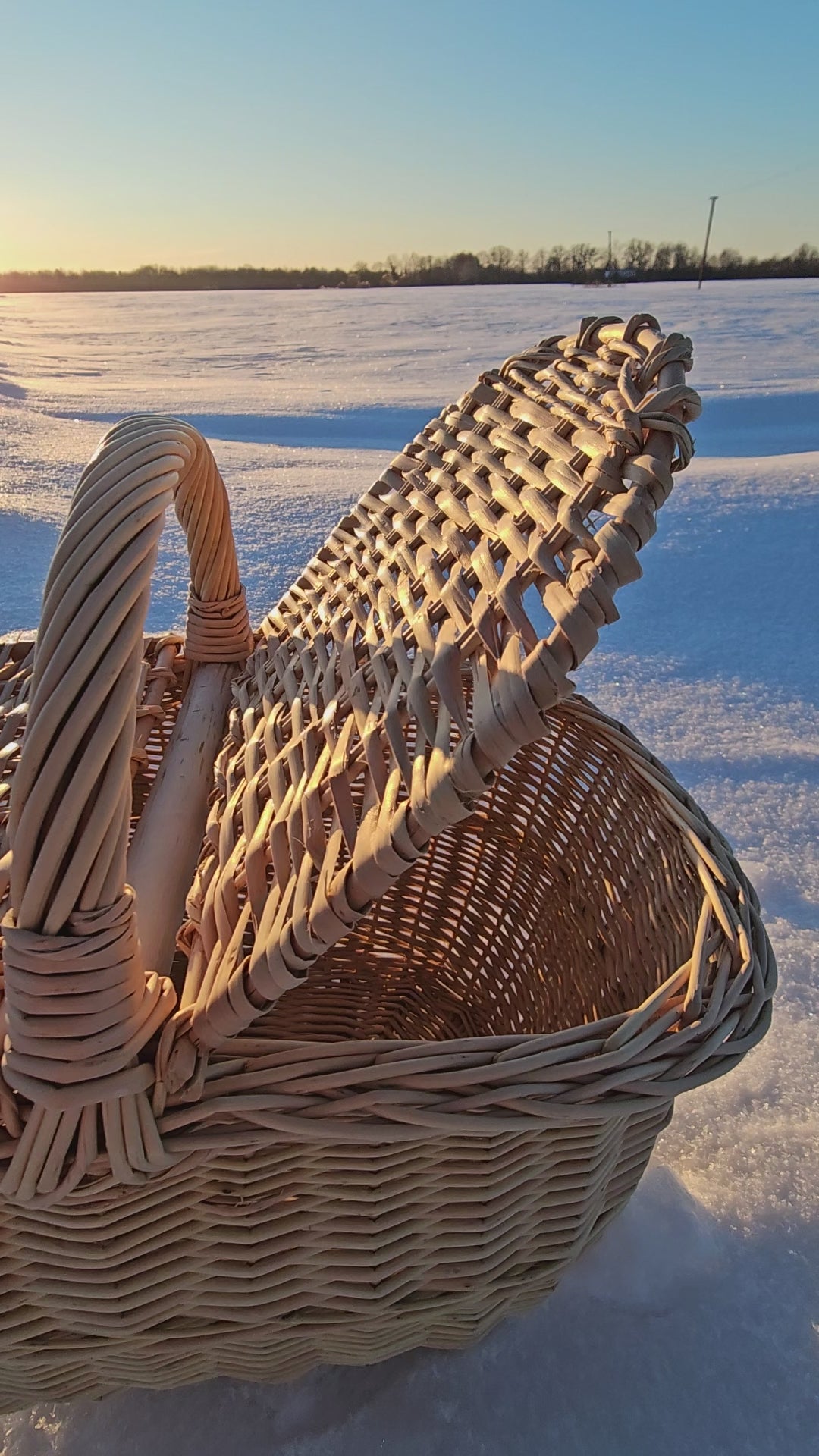 Wicker picnic basket 022b