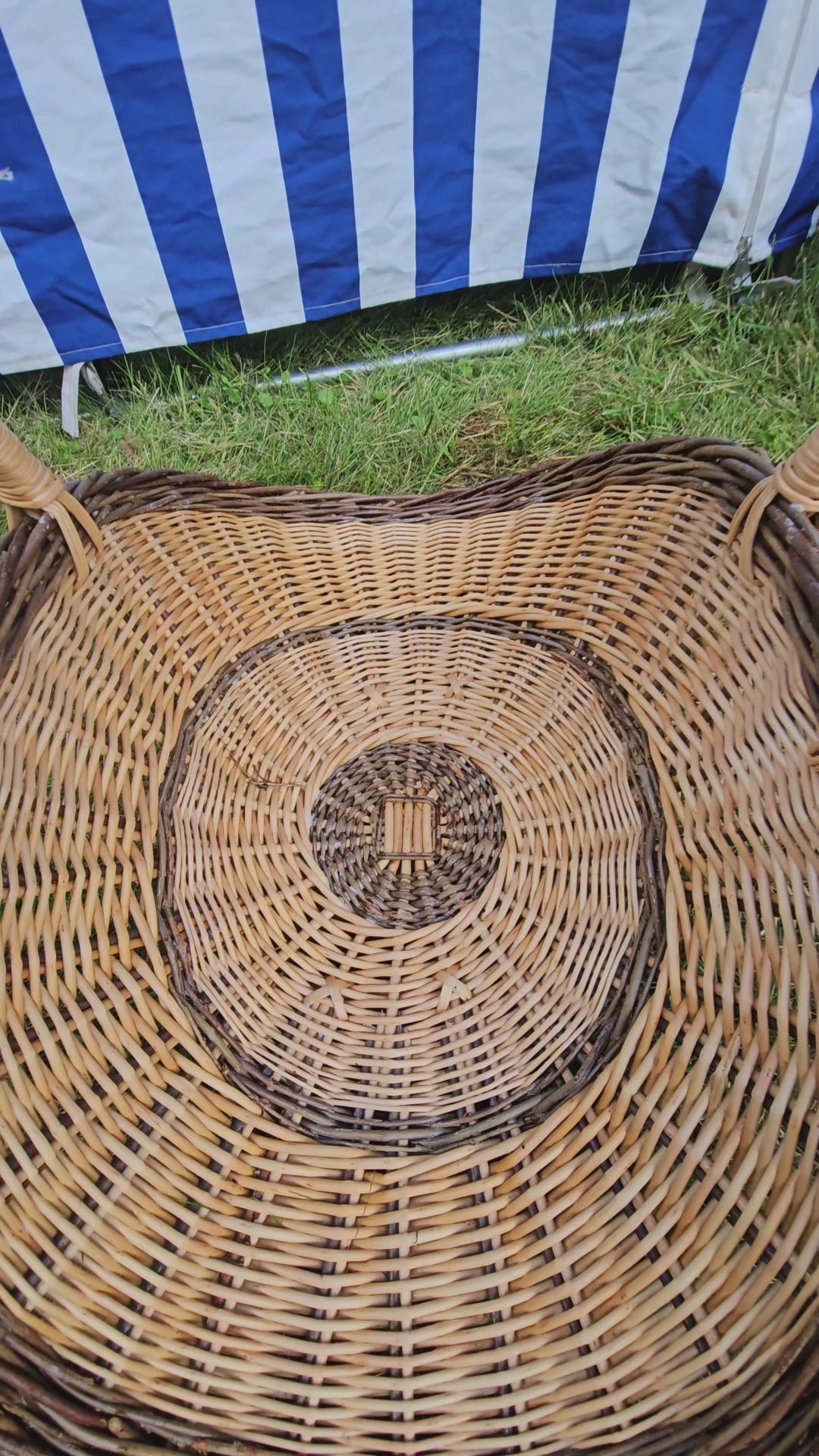 Wicker flower basket 033r