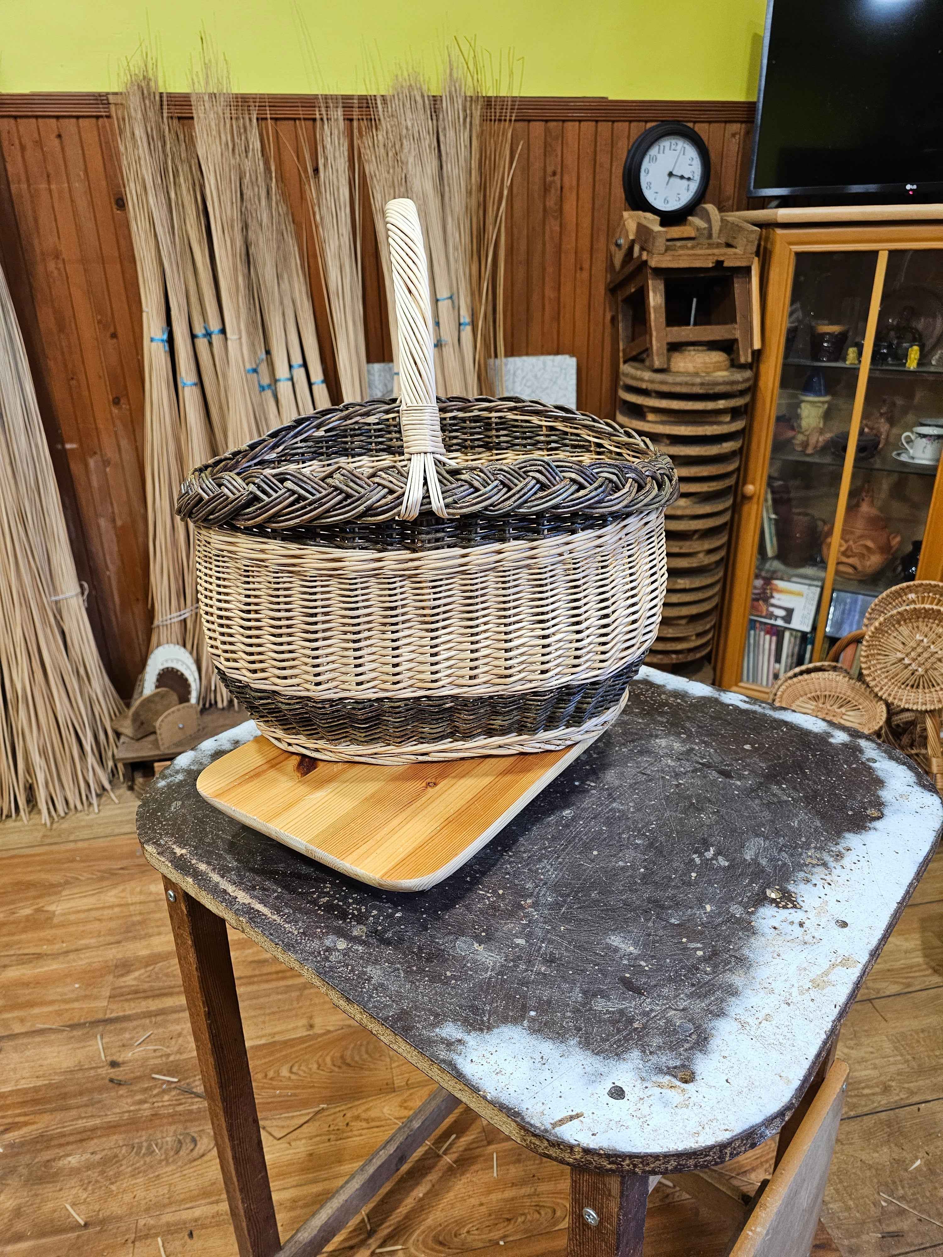 Wicker basket 040r - NaturelyWoven wicker - handmade