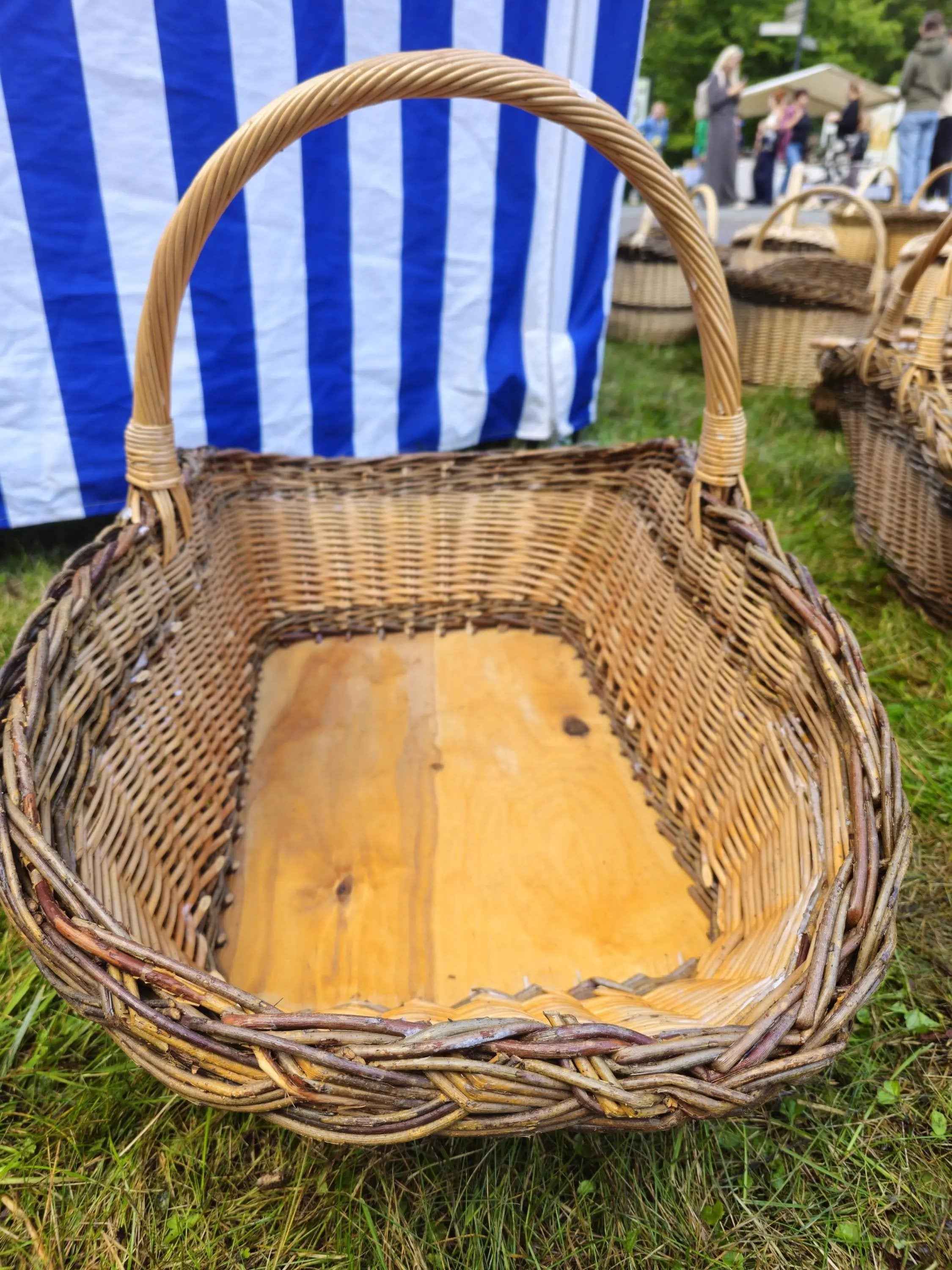 Wicker gathering basket 032r - NaturelyWoven wicker - handmade
